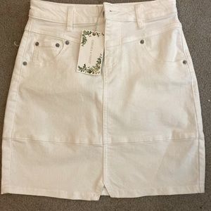 Chelsea & Violet adorable white skirt. Brand new!